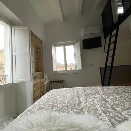 Al Civico 2 Tiny House فندق مبيت وإفطار *