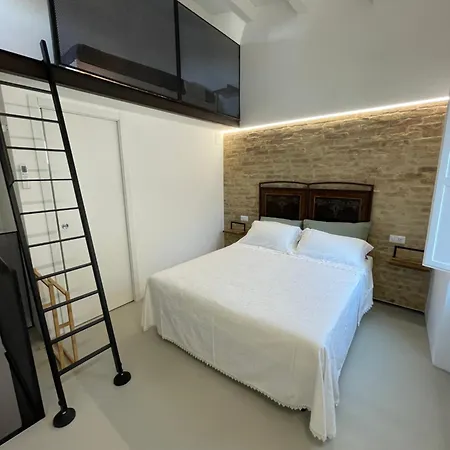 Couette-café Al Civico 2 Tiny House